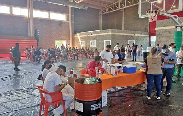 Aplican vacunas en los municipios fronterizos