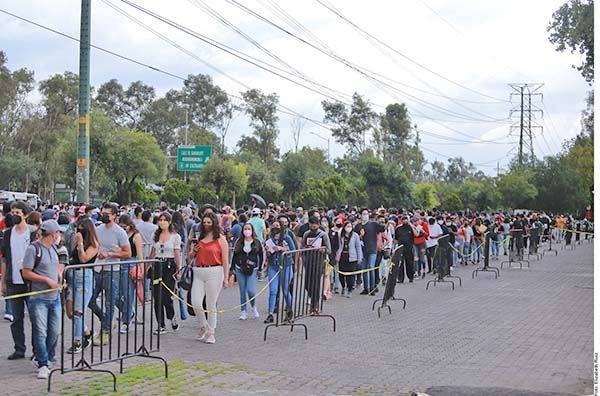 Desbordan milenials vacunación