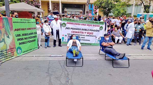 A huelga de hambre 2 jubilados del IMSS