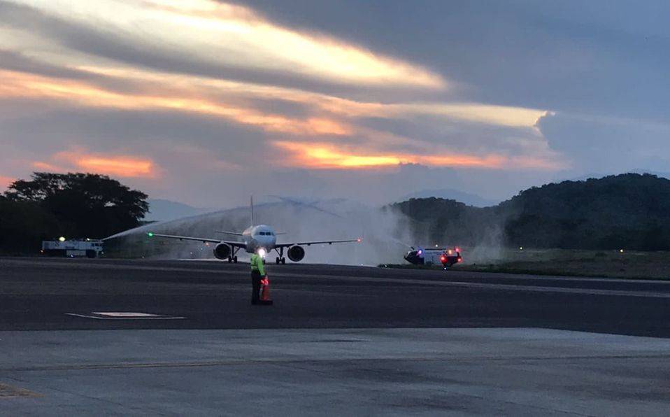 Por baja de casos de covid, Oaxaca permite la apertura de vuelos en Viva Aerobús