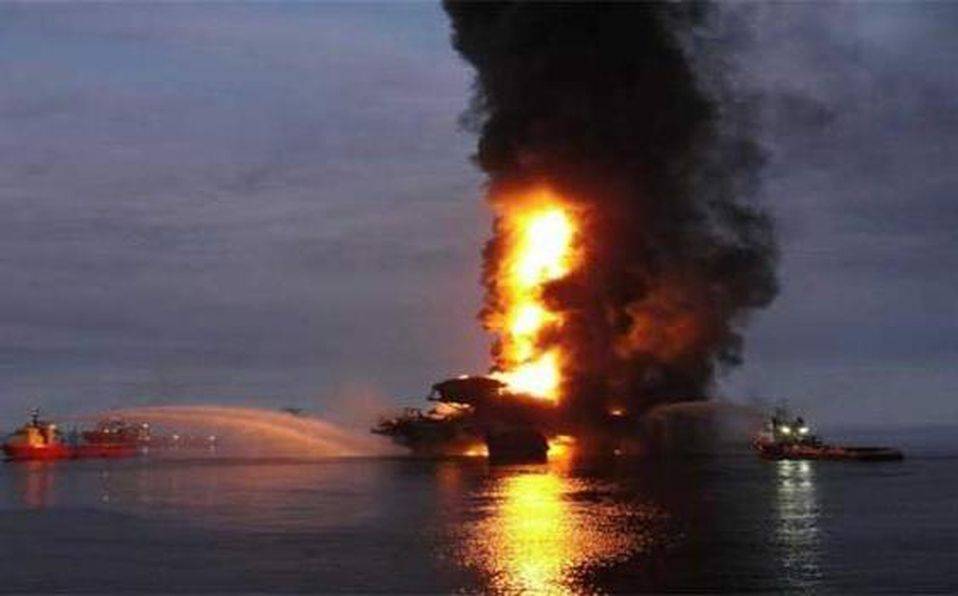Pemex atribuye incendio en ducto marino en Campeche a fuga de gas y tormentas eléctricas