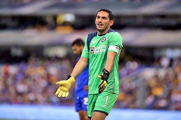 Pierde Cruz Azul a Chuy Corona por lesión