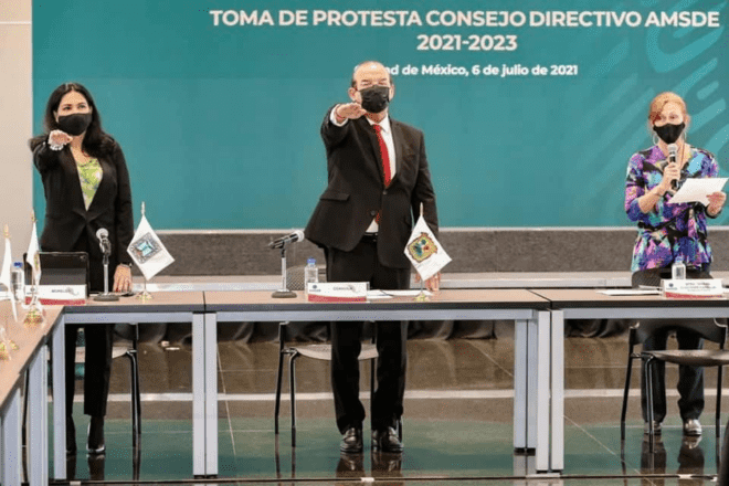 PROTESTA SECRETARIO DE ECONOMÍA DE COAHUILA COMO PRESIDENTE DE LA AMSDE
