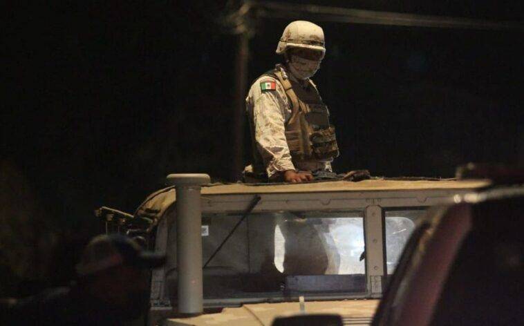 Intentan asesinar a policía durante funeral de un compañero en Tecate