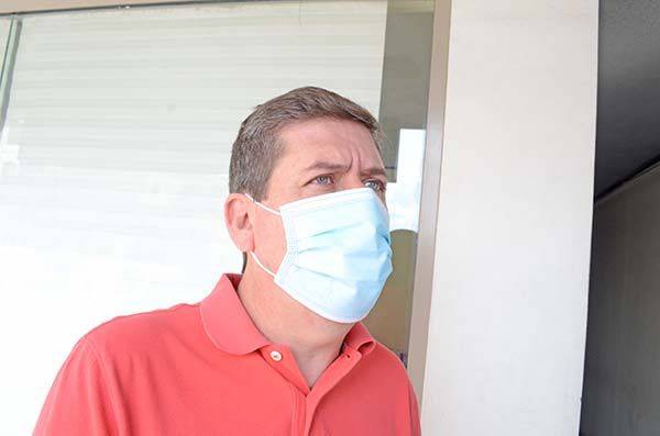 Se ofenden e insultan al pedirles cubrebocas