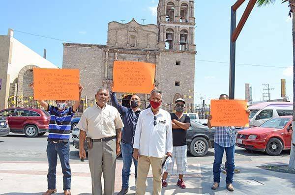 Protestan morenos contra el Padre Neri