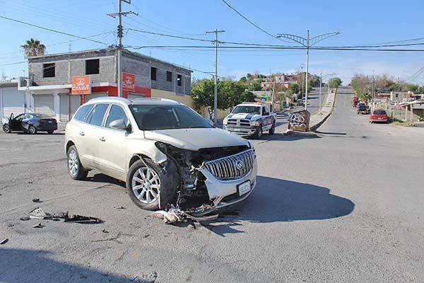 Atrabancado se vuela alto y choca