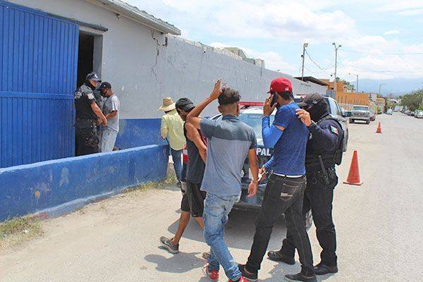 Encierran a diez en operativo