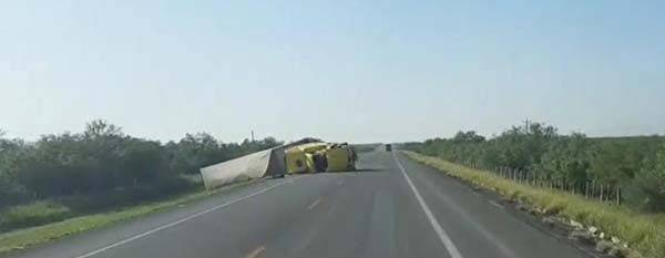 Recuesta tráiler en la Federal 53