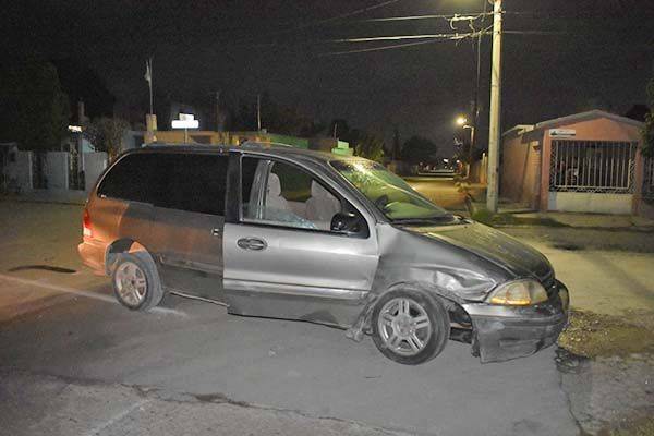 Briago choca con carro estático