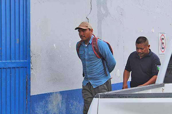 Encierran a dos por alterar orden