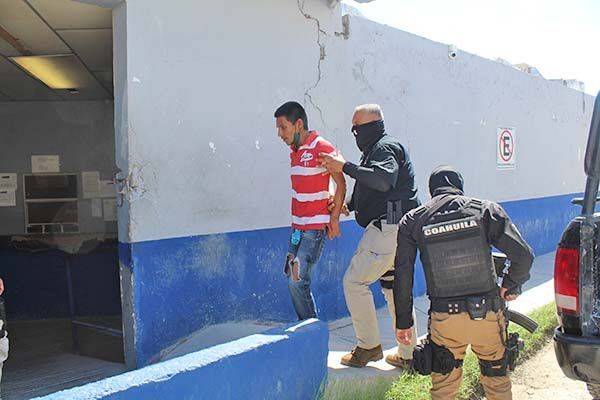 Arrestan estatales a toxicómano