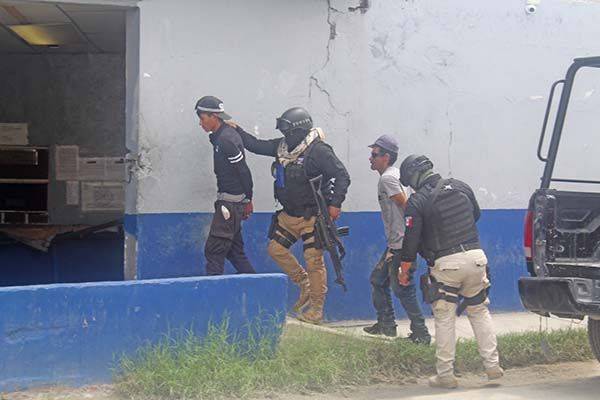 Sorprende estatal a par de drogadictos