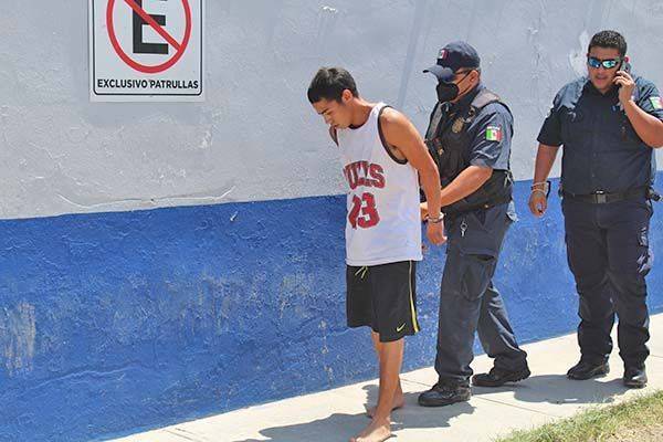 Borracho acaba tras las rejas