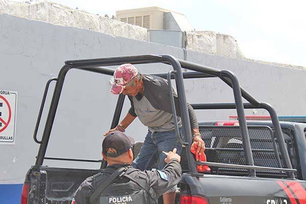 Borracho acaba tras las rejas