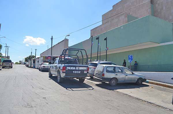 Se abre cabeza al caer de troca