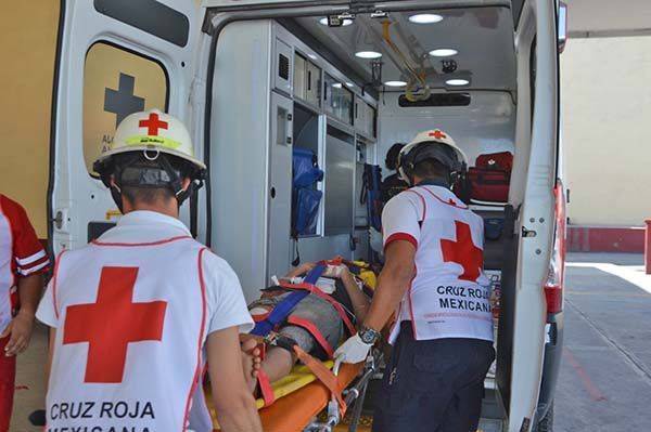 Volcadura deja a menor herido