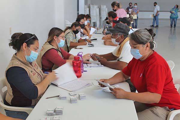 Alistan segunda dosis para adultos de 30 a 49