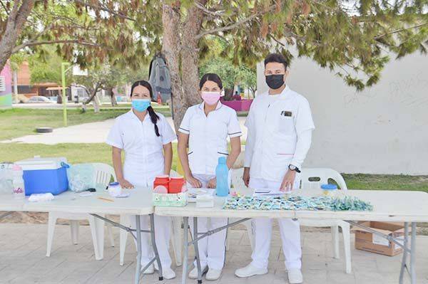 Realizan brigada de vacunación DIF-IMSS