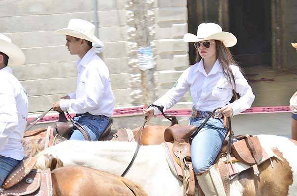 Presentan programa de festejos en San Buena