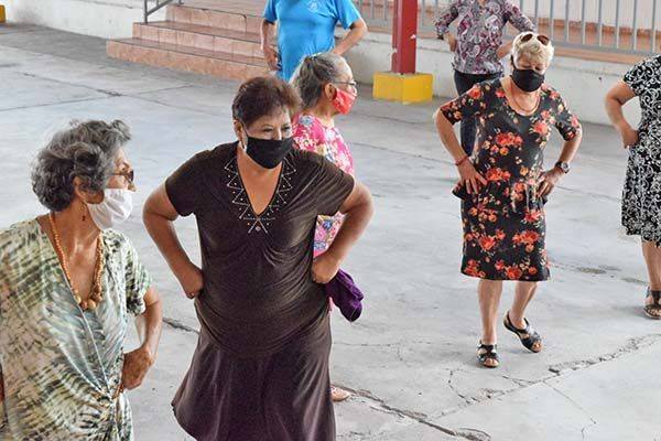 Vuelven clases de baile para adultos mayores