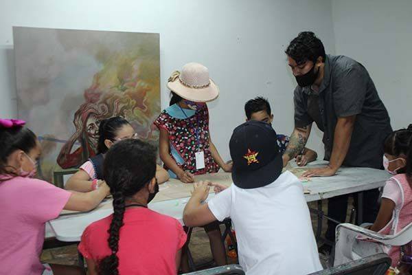 Estimulan en niños arte y creatividad