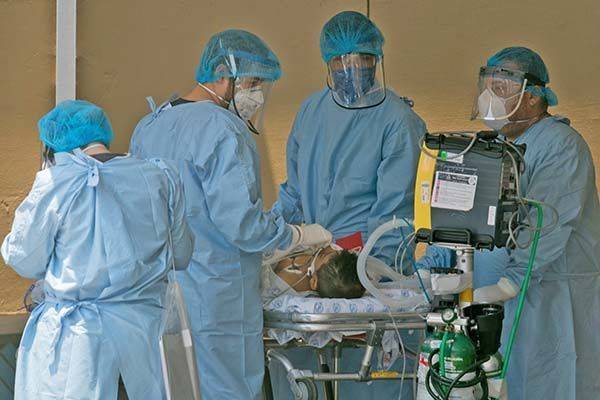 Se disparan contagios entre personal médico