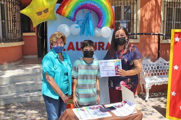 Con caravana de autos cierran curso de verano