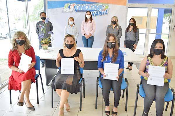 Se gradúan de curso de belleza en CEDIF