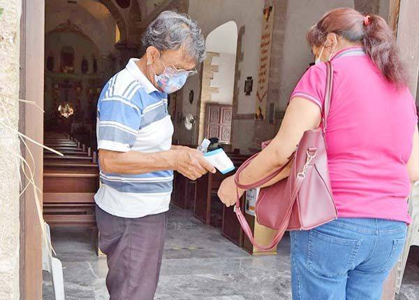 Aún hay poca asistencia en los templos católicos