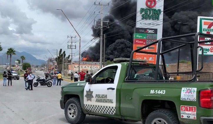 Ataca bomberos de Saltillo incendio