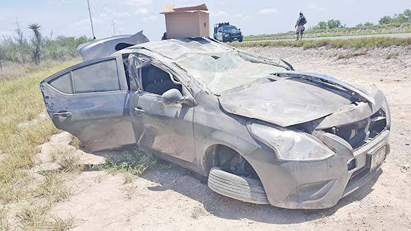 Vuelca mujer en la Carretera 57