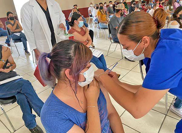 Vacunan contra Covid a jóvenes