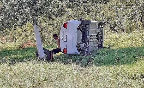 Vuelca vehículo en Carretera 57