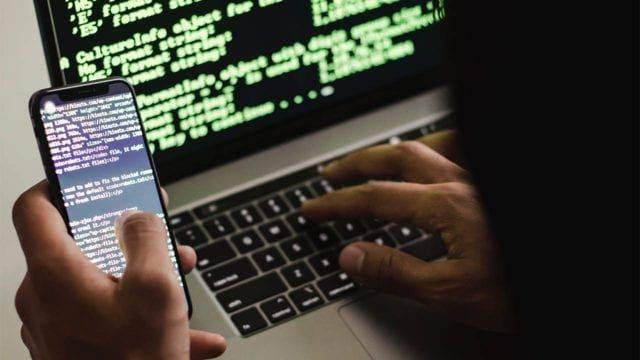 Catea FGR oficinas con equipo para espionaje