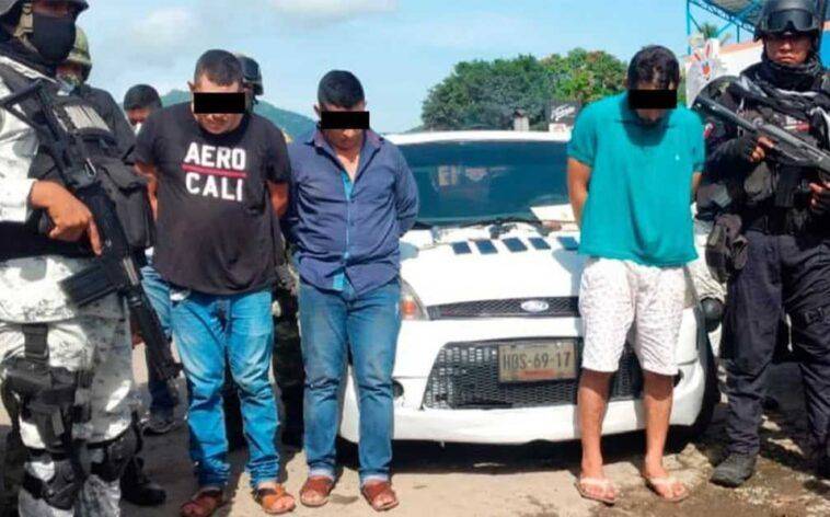 Detienen a cuatro personas con armas, cartuchos y dinero en Guerrero