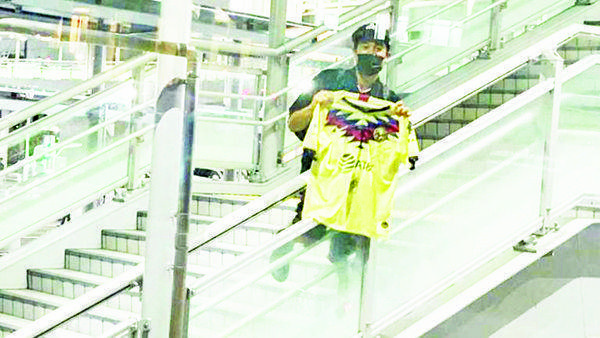 MEMO OCHOA: PRESUMIÓ A AFICIONADO DEL AMÉRICA EN JAPÓN
