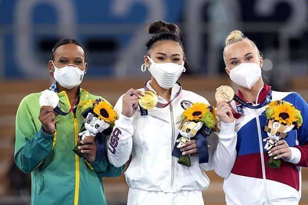 Domina Sunisa Lee gimnasia artística de Tokio