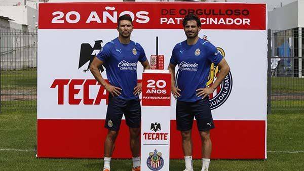 TECATE RENOVÓ SU PATROCINIO CON CHIVAS Y LO CELEBRÓ CON LATA CONMEMORATIVA