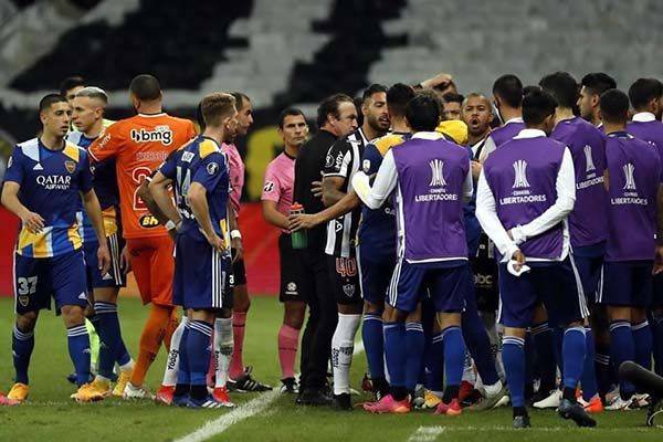 Dicen árbitros de Conmebol que VAR no se irá