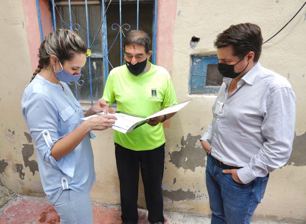 Entregan Edna Dávalos y SEVOT escrituras en Parras de la Fuente
