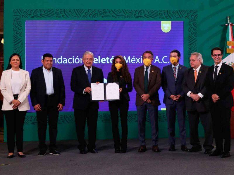 Se unen López Obrador y Teletón por niñas y niños con discapacidad