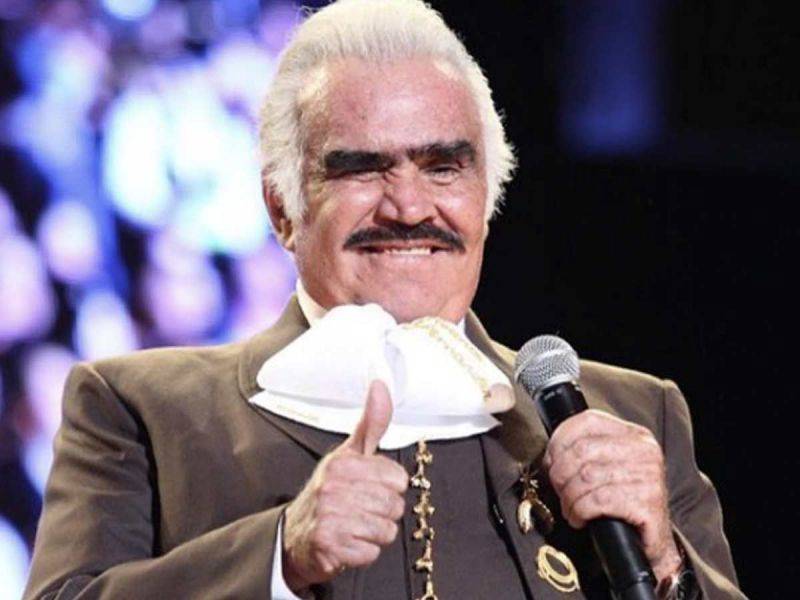 Vicente Fernández continúa despierto; su estado cardiovascular es estable