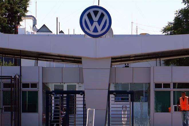 Acuerda VW México alza salarial con sindicato