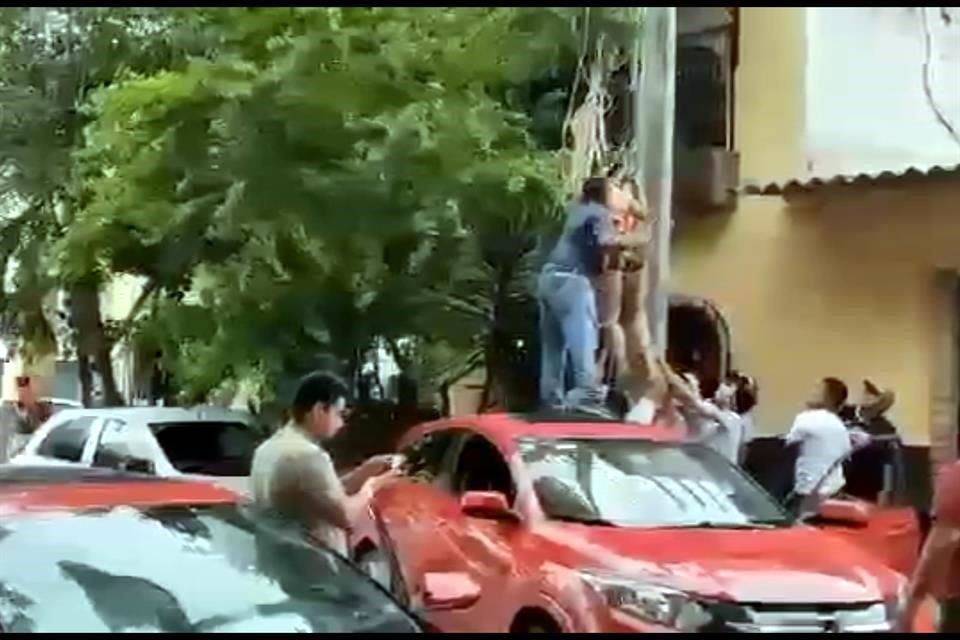 Truena parachute en Vallarta y deja a mujer a la deriva (VIDEO)