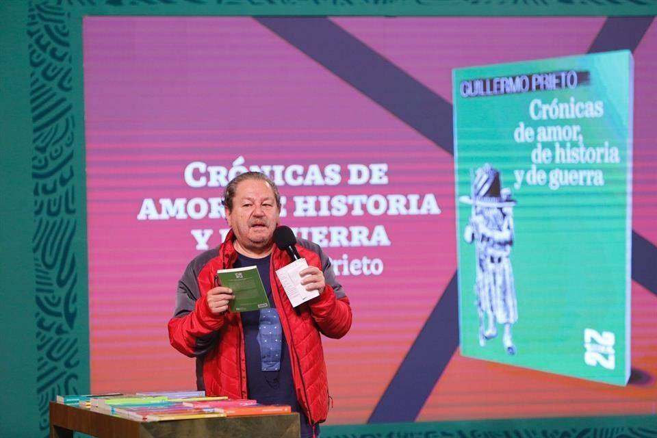 Necesitamos que militares lean.- Taibo II