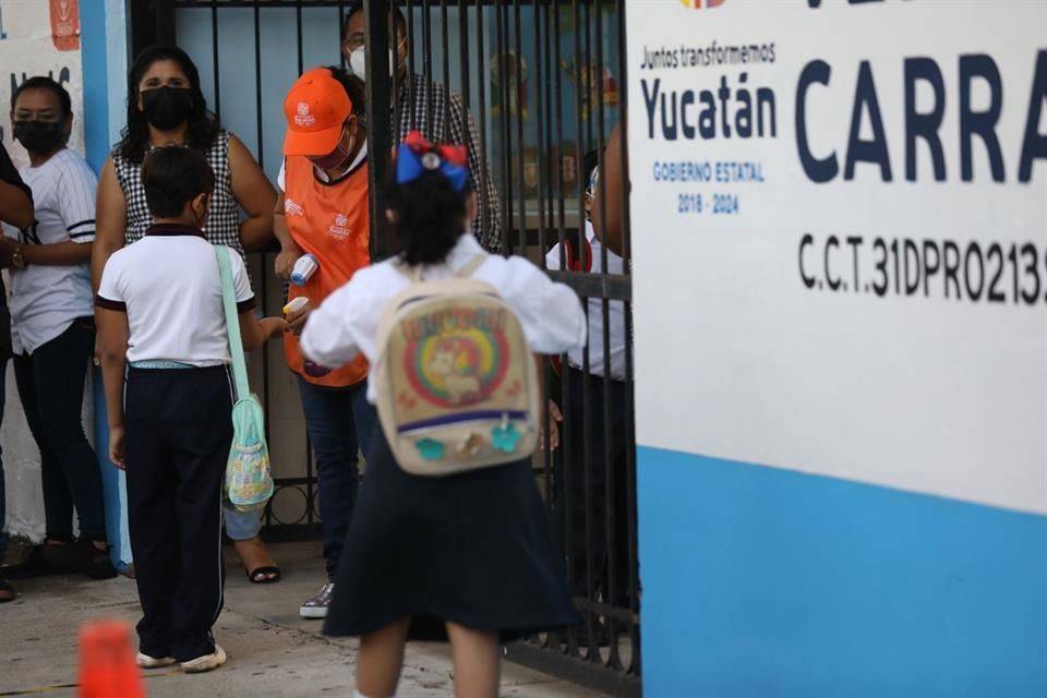 Regresan a las aulas millones de alumnos