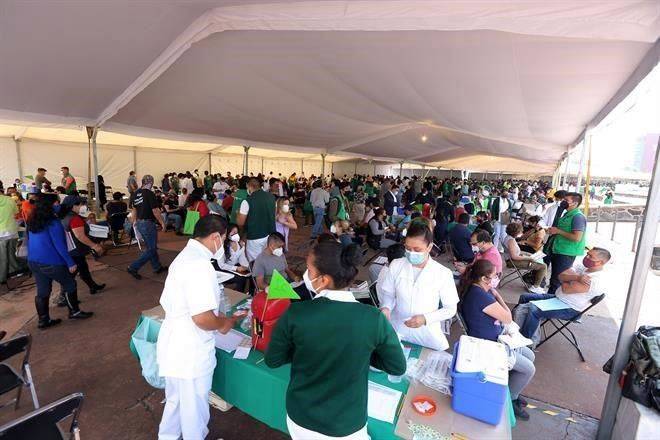 Acusan uso electoral con vacunas anti-Covid