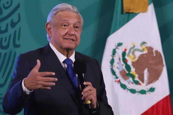 Baja de 14 a 3 dólares costo por extraer barril, afirma AMLO