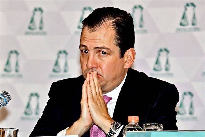 Rebota Corte controversia de Vargas por remoción
